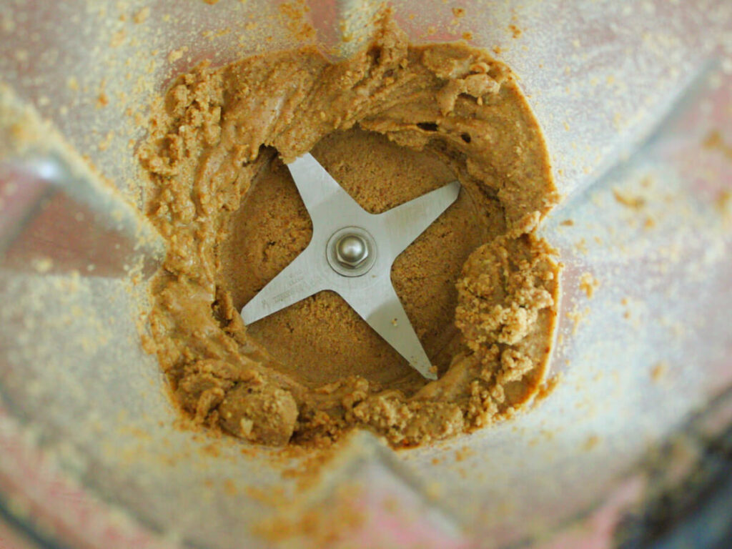 Creamy Vegan Chocolate Hazelnut Spread getting oily in the vitamix