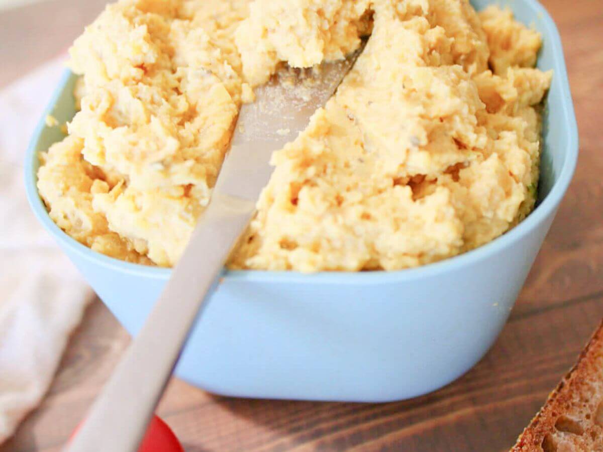 Creamy vegan ricotta made from cauliflower in a bowl