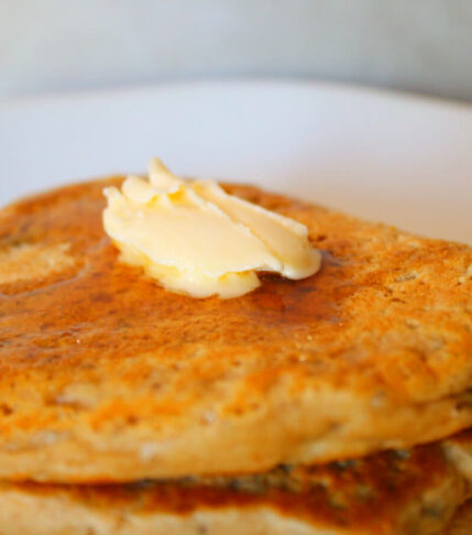 Recipe-very-vegan-vanilla-chia-seed-pancakes.